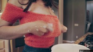 Ella Knox - Big Titty Latina in 4K